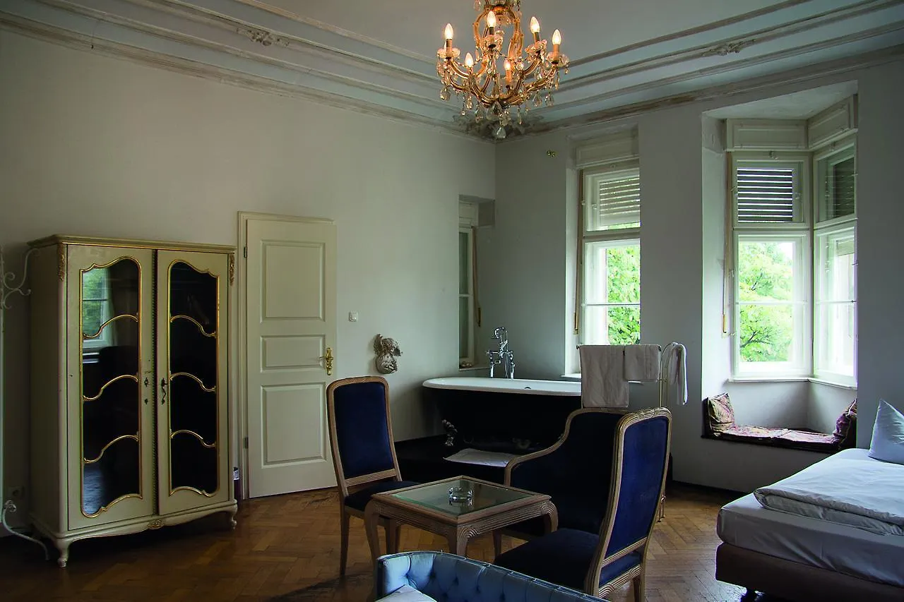 Hotel Mariandl Munich